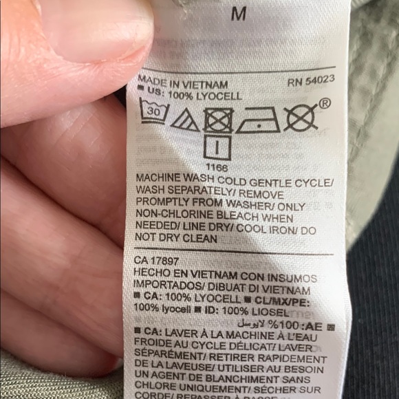 Old Navy Green Cargo Pants with Relaxed Fit - Picture 9 of 9